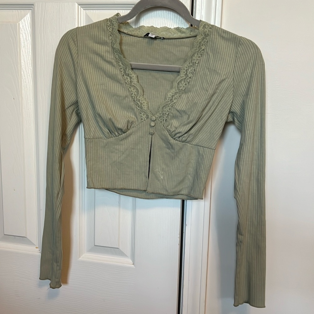 FASHION NOVA LACE BUTTON UP CROP TOP